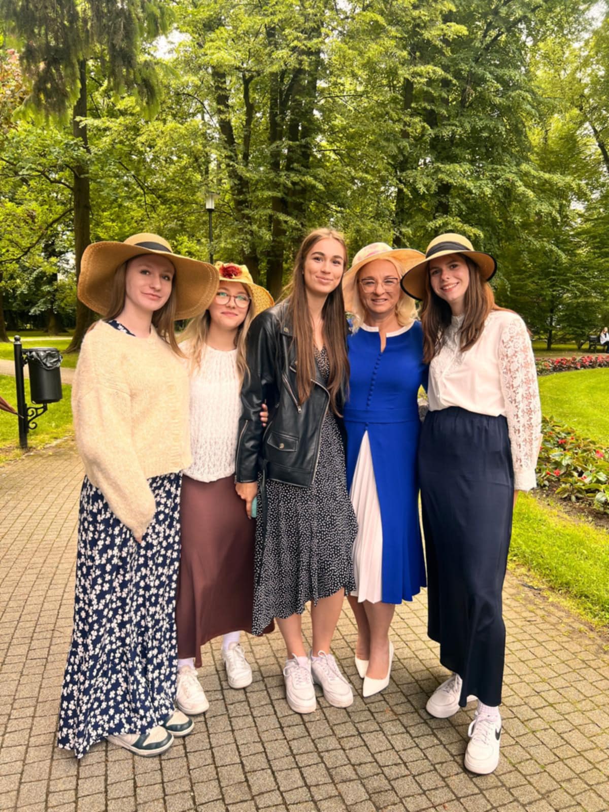 Zdjęcie Urodziny MK 2025 (06)3bbddbf6-62ba-4282-a3da-d5119e316123.jpeg w galerii Urodziny patronki II LO na Sądeckich Plantach